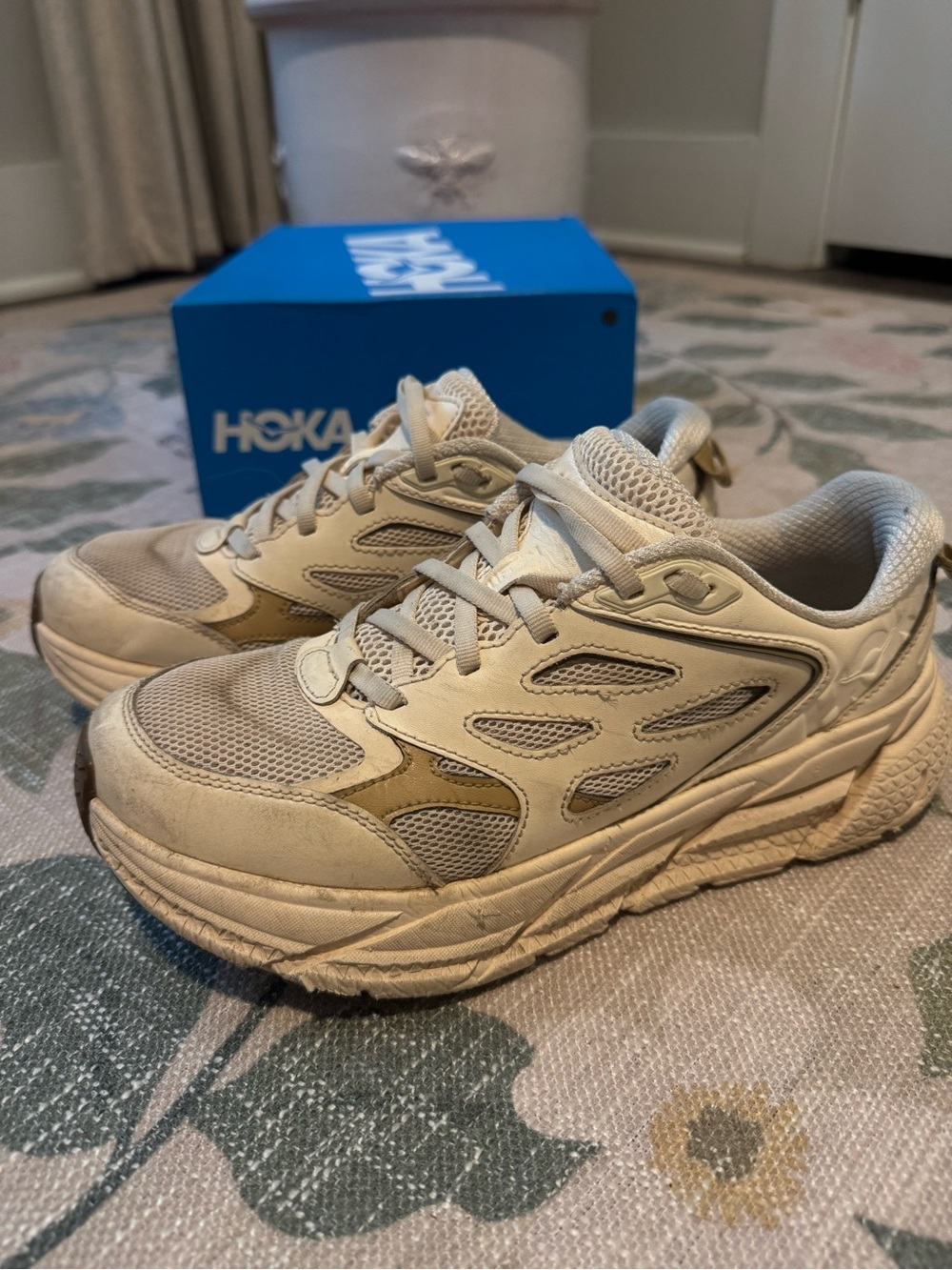 Hoka One One Clifton L in Vanilla Wheat W 7.5 - Picture 2 of 11